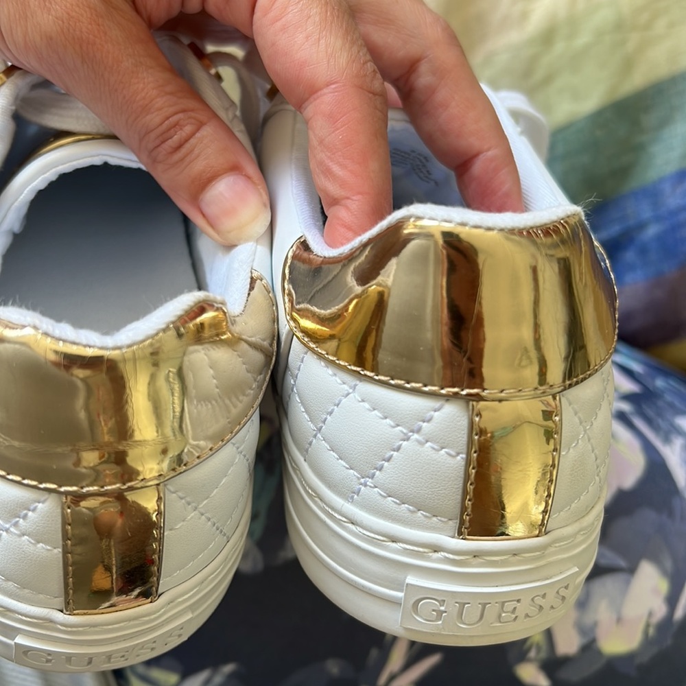 White Guess sneaker - Picture 6 of 6